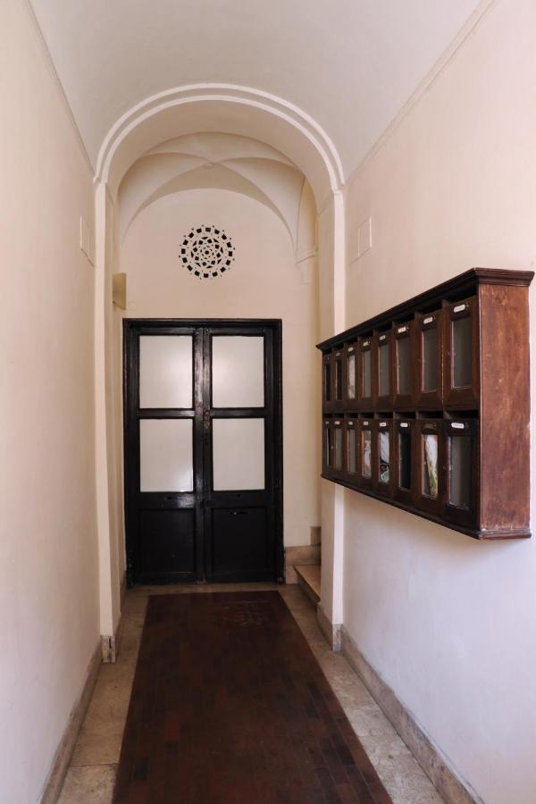 Best Authentic Apartment Monti 5 Mins From Colosseum Buitenkant foto